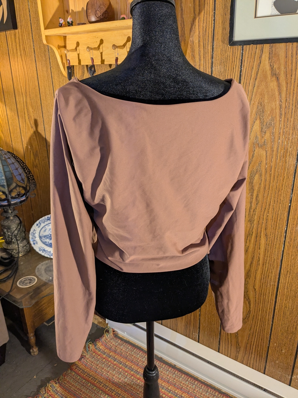 Old Navy Cropped Workout Top Camel - Picture 2 of 4
